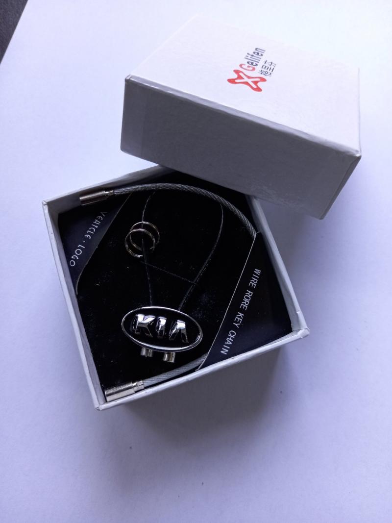 Луксозен ключодържател в кутия KIA